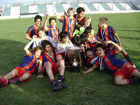 FOTO: Campeón categoría 99 y 2000. Tercer puesto categoría 2001.