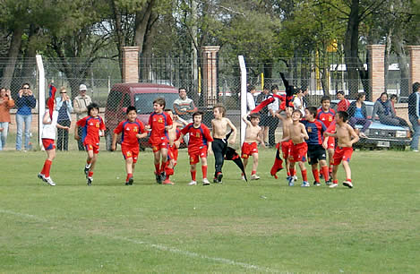 FOTO: La categoría 99 campeona ante All Boys.