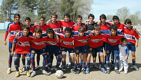 FOTO: Los chicos de Venezuela posando antes del partido que disputaron ante  Sarmiento.