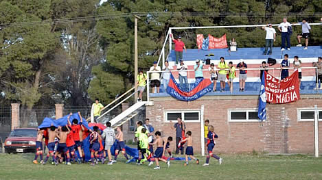 Las divisiones inferiores festejando