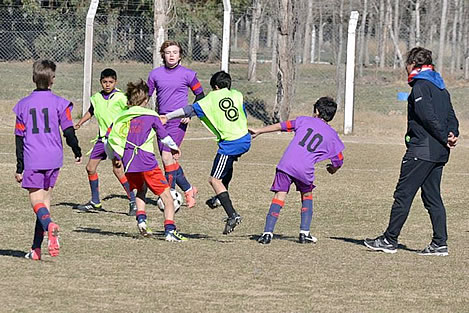 Patricio Mac Allister observando de cerca a los futuros cracks.