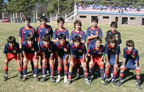 FOTO: La Sexta División, que se impuso en partido difícil ante Atlético Santa Rosa.