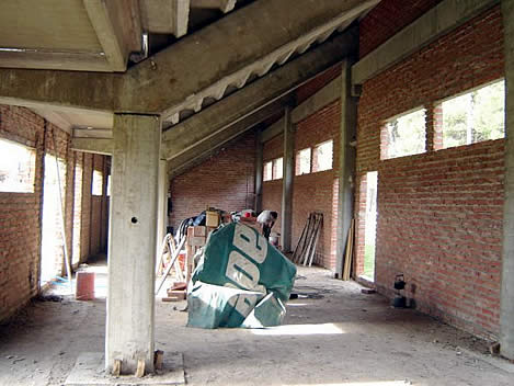 FOTO: Comenzó el cerramiento y armado de los nuevos vestuarios local, visitante, árbitros, consultorio médico y utilería.