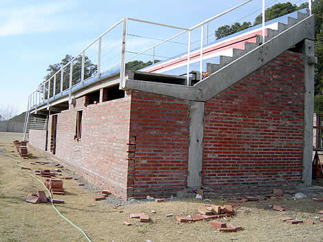 El Depo comenzó la construcción de los nuevos vestuarios debajo de la tribuna.